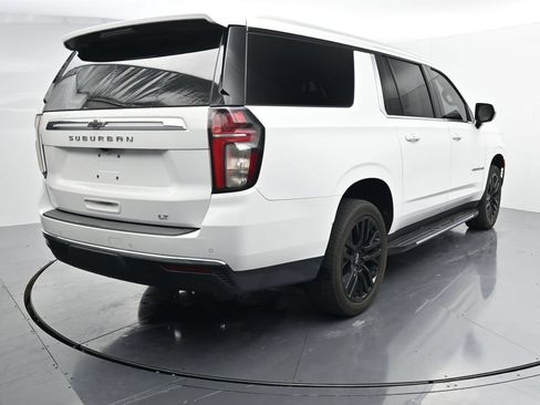 Used 2021 Chevrolet Suburban LT RWD image 7