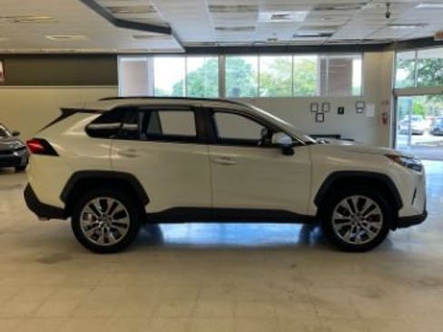 Used 2022 Toyota RAV4 XLE Premium FWD image 4