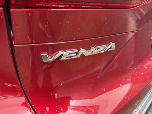 Used 2022 Toyota Venza XLE image 23