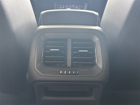 Certified 2022 Volkswagen Tiguan SE image 37