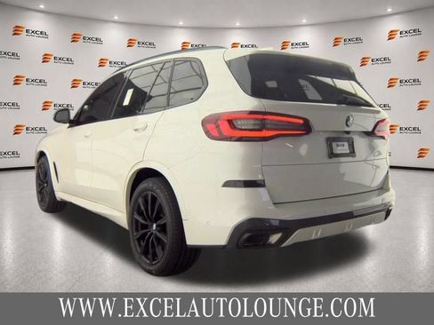 Used 2022 BMW X5 xDrive40i w/ M Sport Package AWD/4WD image 3
