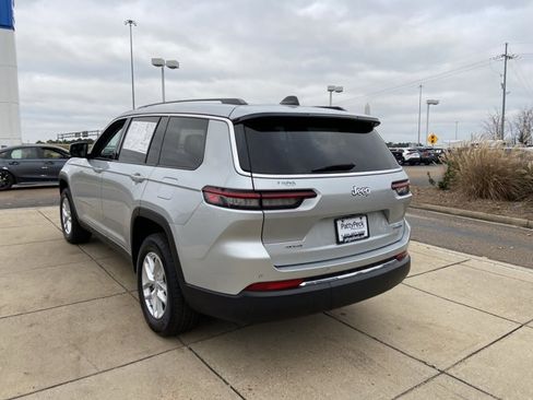 Used 2023 Jeep Grand Cherokee L Laredo image 8