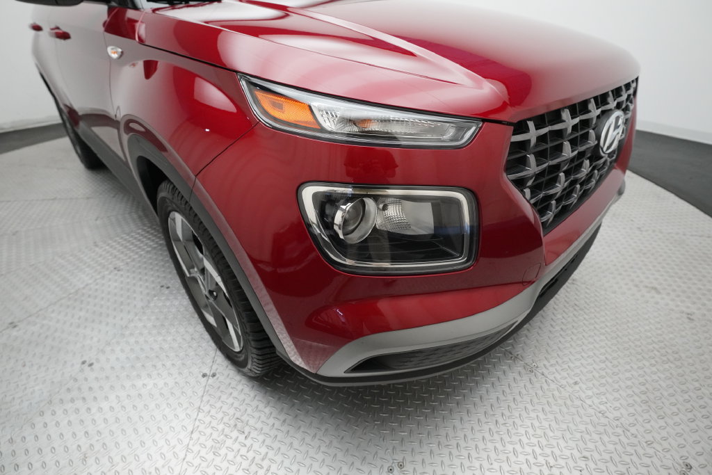 Used 2023 Hyundai Venue SEL FWD image 22