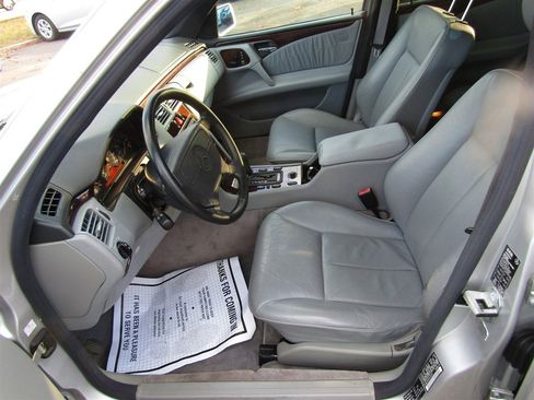 Used 1997 Mercedes-Benz E 320 Sedan image 17