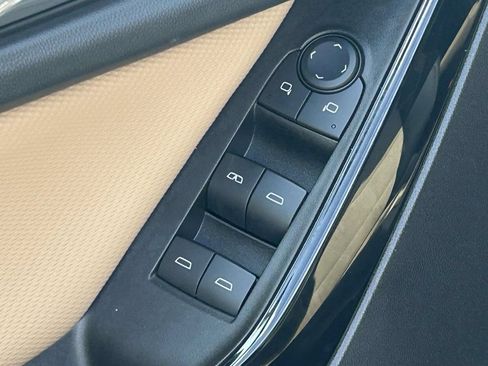 Used 2025 Chevrolet Equinox ACTIV AWD/4WD image 17
