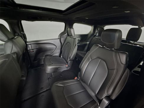 New 2026 Chrysler Pacifica Select image 23