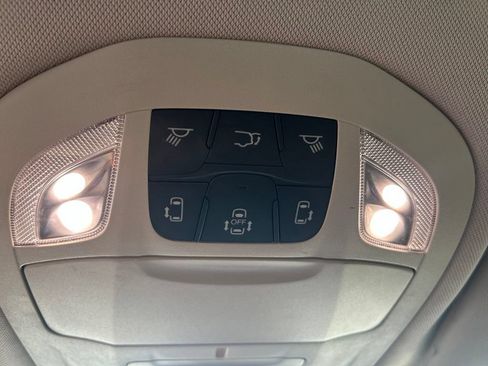 Used 2024 Chrysler Pacifica Touring-L FWD image 50