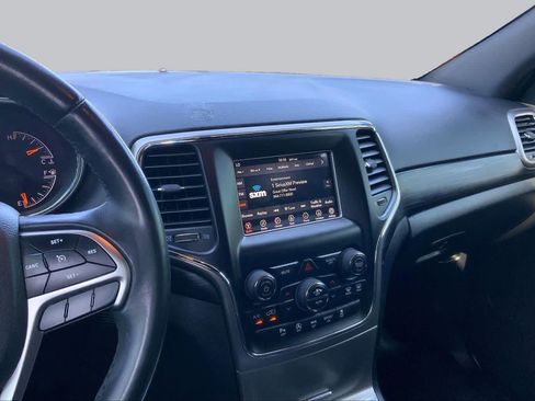 Used 2019 Jeep Grand Cherokee Laredo RWD image 7