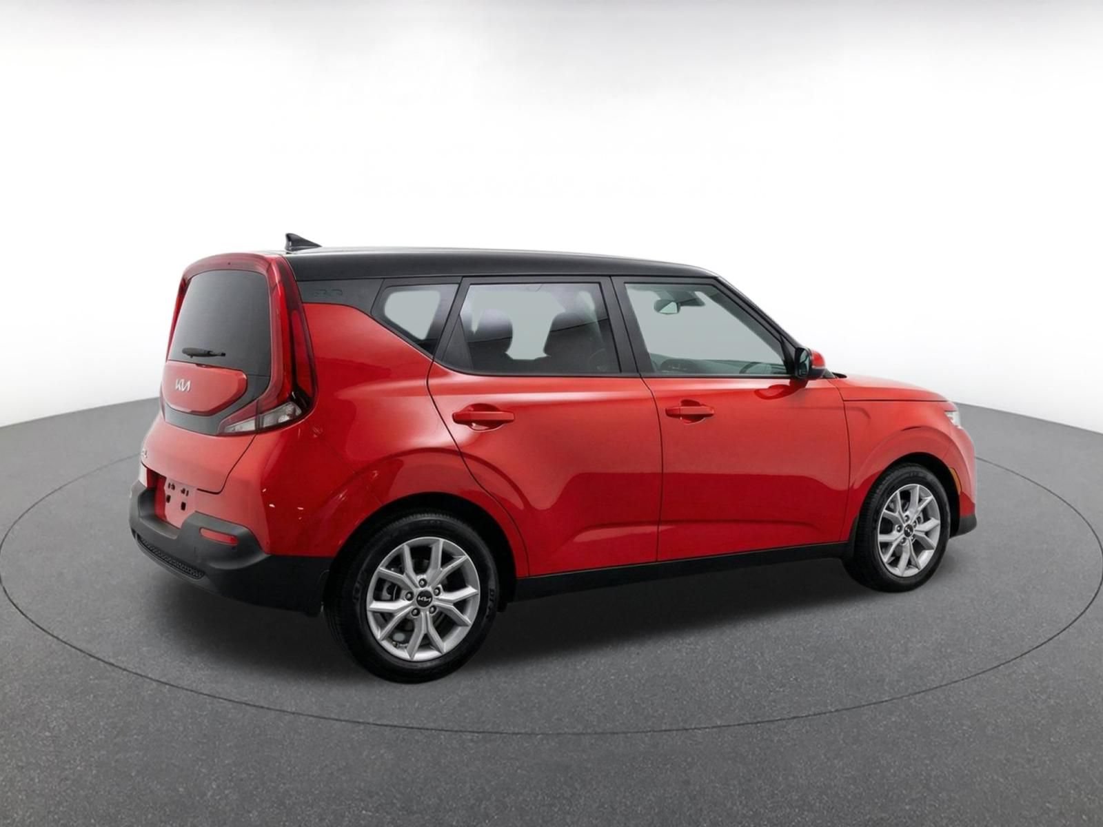 Used 2025 Kia Soul LX w/ LX Technology Package FWD image 10