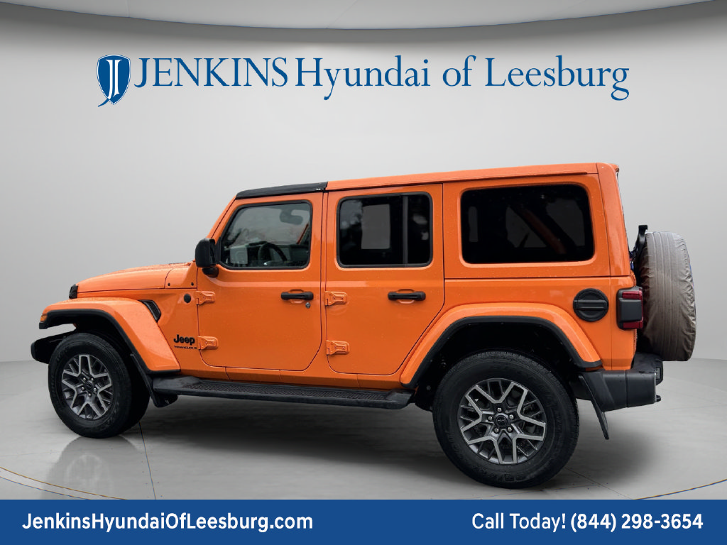 Used 2025 Jeep Wrangler Unlimited Sahara AWD/4WD image 8