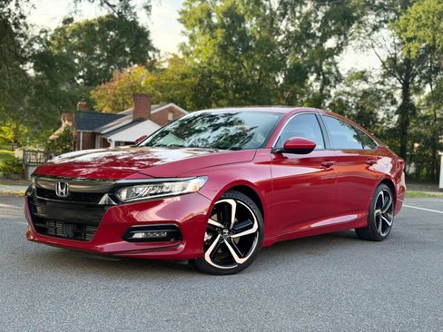 Used 2018 Honda Accord Sport image 2
