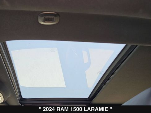 Used 2024 RAM 1500 Laramie AWD/4WD image 34