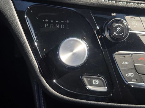 New 2027 Chrysler Pacifica Limited FWD image 19