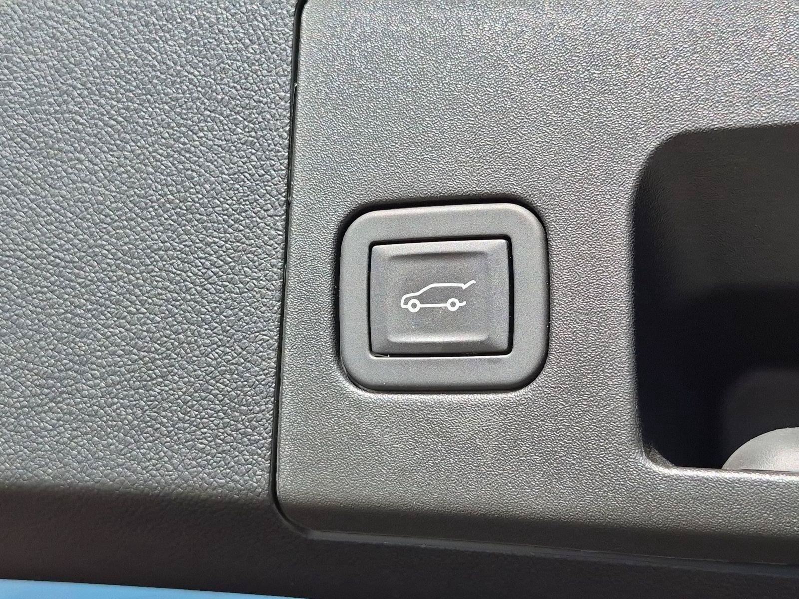 Used 2025 Cadillac XT4 Premium Luxury AWD/4WD image 16