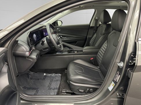 Certified 2024 Hyundai Elantra Limited FWD image 9