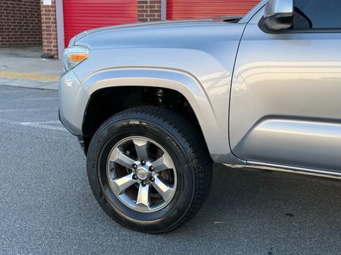 Used 2017 Toyota Tacoma SR5 image 12