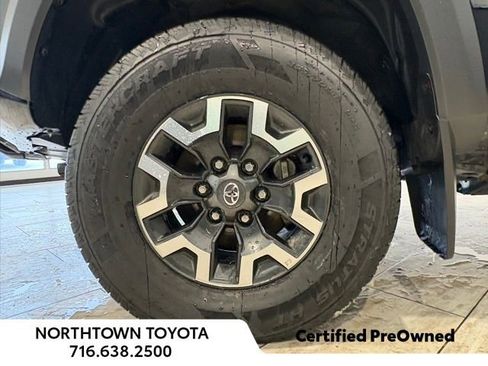 Used 2022 Toyota Tacoma TRD Off-Road AWD/4WD image 28
