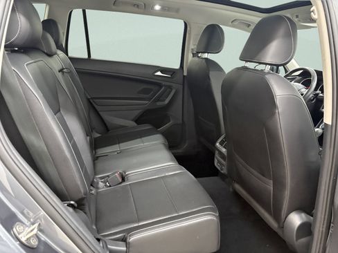 Used 2021 Volkswagen Tiguan SE w/ Panoramic Sunroof Package AWD/4WD image 24