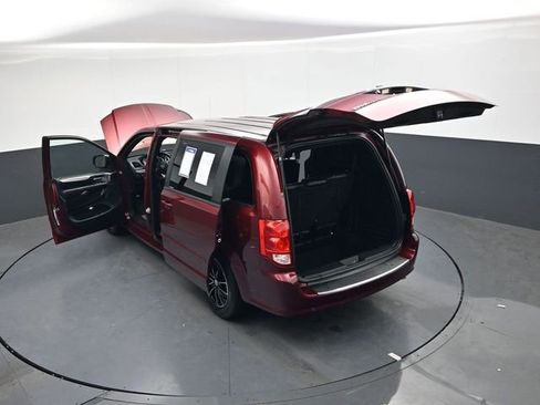 Used 2017 Dodge Grand Caravan GT image 40