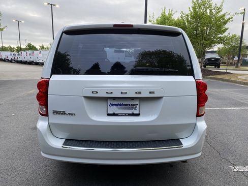 Used 2016 Dodge Grand Caravan American Value Package w/ UConnect Hands-Free Group FWD image 8