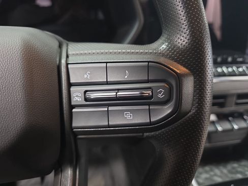 Used 2023 Chevrolet Colorado Trail Boss w/ Technology Package image 17