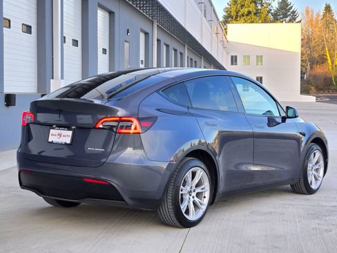Used 2023 Tesla Model Y Long Range image 8