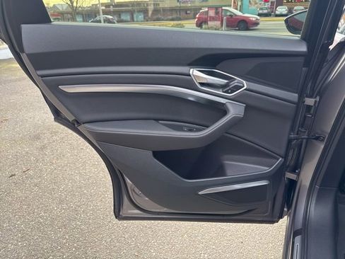 Used 2019 Audi e-tron Premium Plus image 16