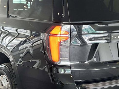 Used 2025 Chevrolet Suburban LT image 10