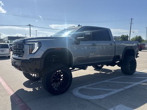 Used 2025 GMC Sierra 2500 AT4X AWD/4WD image 2