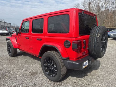 Used 2025 Jeep Wrangler Unlimited Sahara w/ Safety Group image 7
