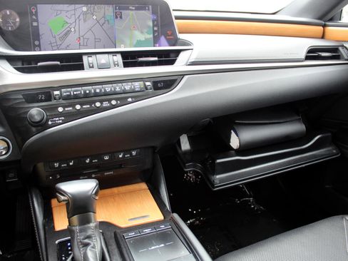 Used 2020 Lexus ES 350 w/ Luxury Package image 19