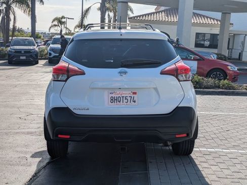 Used 2018 Nissan Kicks S image 7
