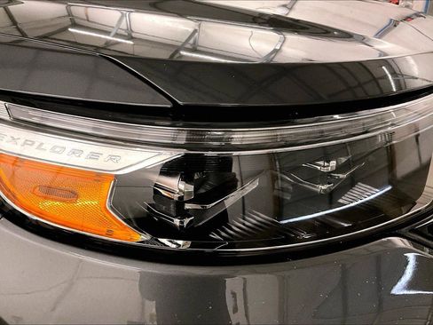Certified 2022 Ford Explorer XLT w/ Equipment Group 202A image 28