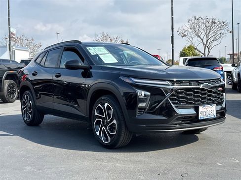 Used 2026 Chevrolet Trax RS image 4