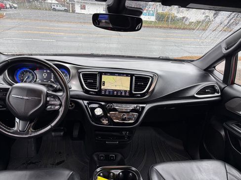 Used 2020 Chrysler Pacifica Touring-L w/ Advanced Safetytec Group image 6