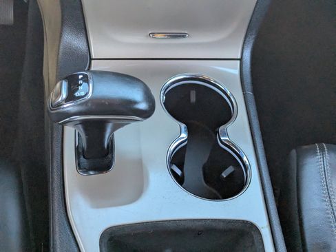 Used 2015 Jeep Grand Cherokee Limited w/ Luxury Group II image 21