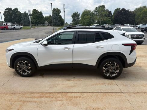 Used 2024 Chevrolet Trax LT FWD image 6