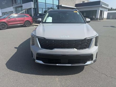 Certified 2025 Kia Sorento S w/ Panoramic Sunroof Package FWD image 2