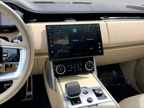 Used 2023 Land Rover Range Rover SE AWD/4WD image 7