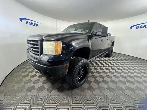 Used 2009 GMC Sierra 2500 SLE w/ Suspension Package, Off-Road AWD/4WD image 5
