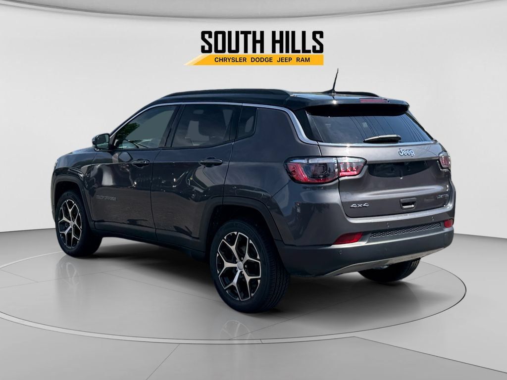 Used 2024 Jeep Compass Limited AWD/4WD image 3