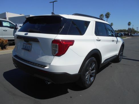 Used 2023 Ford Explorer XLT w/ Equipment Group 202A image 3