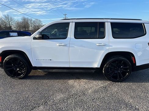 Used 2023 Jeep Wagoneer 4WD image 8