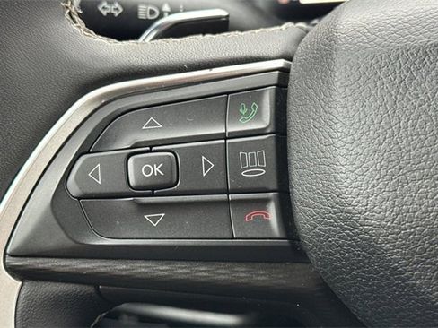 Used 2023 Jeep Grand Cherokee L Laredo image 38