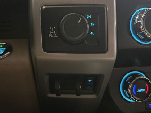 Used 2019 Ford F250 Lariat w/ Lariat Ultimate Package AWD/4WD image 28