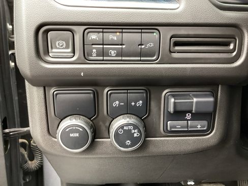 Used 2022 Chevrolet Tahoe RST w/ Sport Performance Package image 35