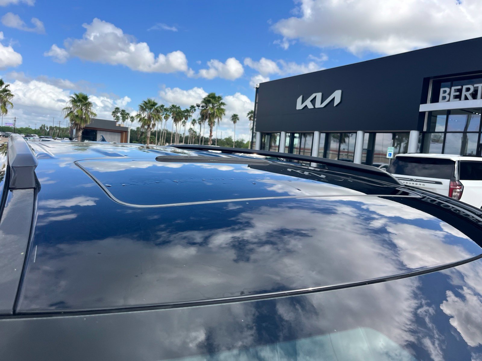 Used 2025 Kia Carnival SX Prestige FWD image 7