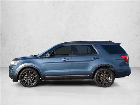 Used 2018 Ford Explorer XLT w/ Equipment Group 202A FWD image 9