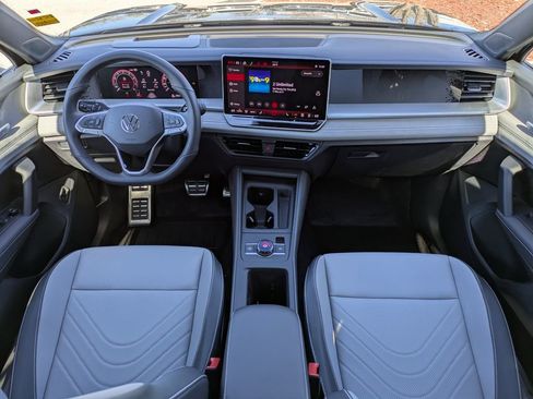 New 2026 Volkswagen Tiguan SE R-Line FWD image 18