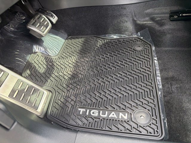 New 2026 Volkswagen Tiguan SEL R-Line AWD/4WD image 11